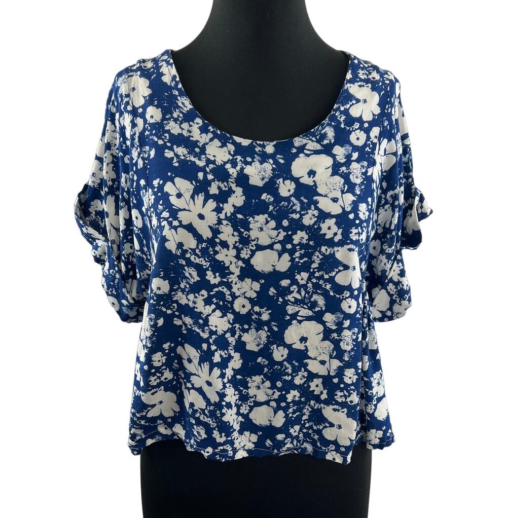 NU NEW YORK Blue White Floral Print Short Cuffed Sleeve Scoop Neck Knit Top S?